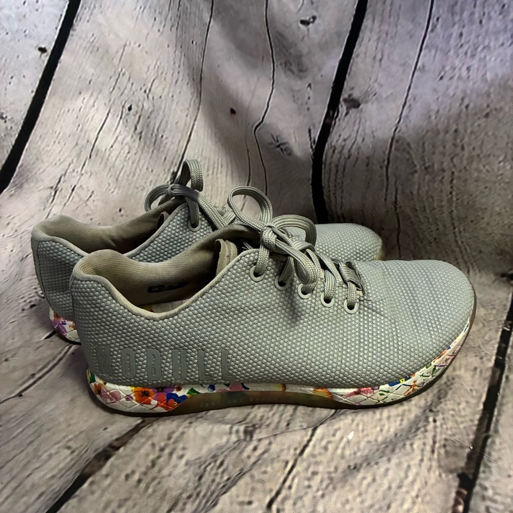 NoBull Women’s Gray Daisy Trainer Sneakers Running Walking Shoes Floral Sz 9 GUC